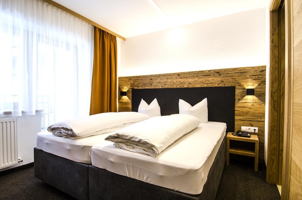 Hotel Garni Persutt Ишгъл Екстериор снимка