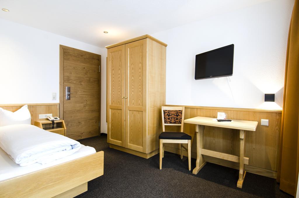Hotel Garni Persutt Ишгъл Екстериор снимка